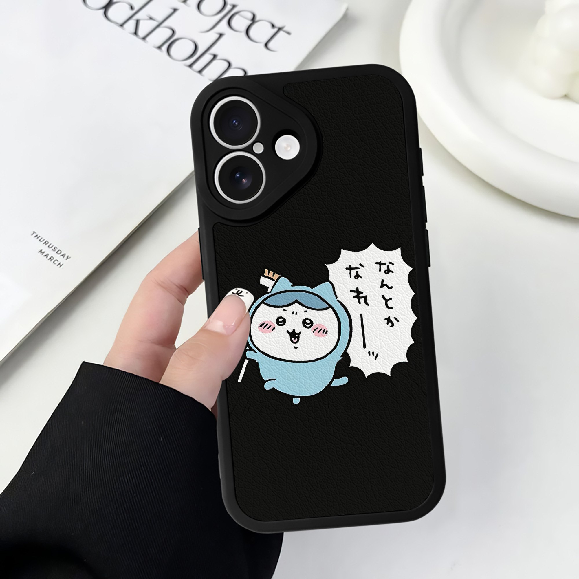 （画像用） ちいかわ ハチワレ Chii-kawa hachiware 【iPhone 16シリーズ対応】シリコンスマホケース（レザー調） 材質：シリコン